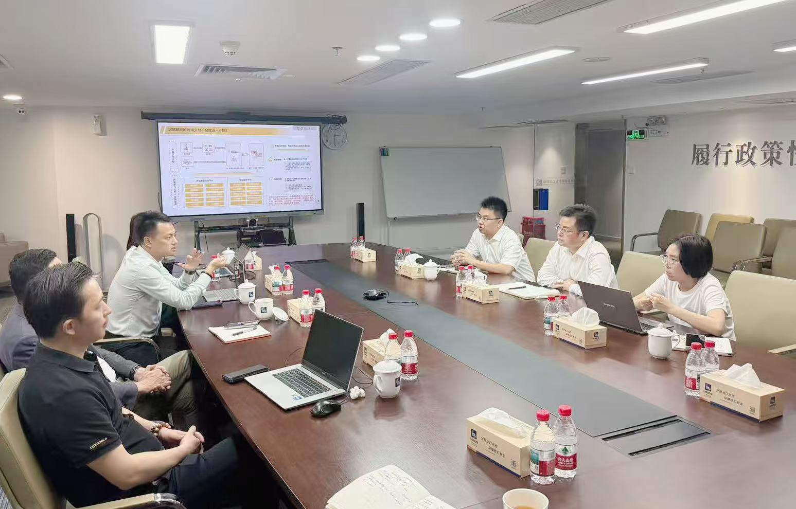 莞易汇与中国出口信用保险公司成功举行交流座谈</br>深化银保协同，探索跨境服务新生态